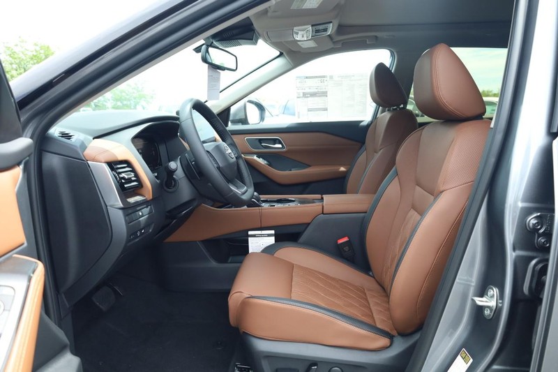 Nissan Rogue Vehicle Image 21