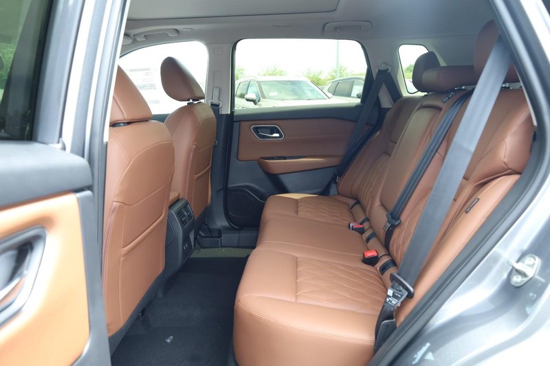 Nissan Rogue Vehicle Image 22