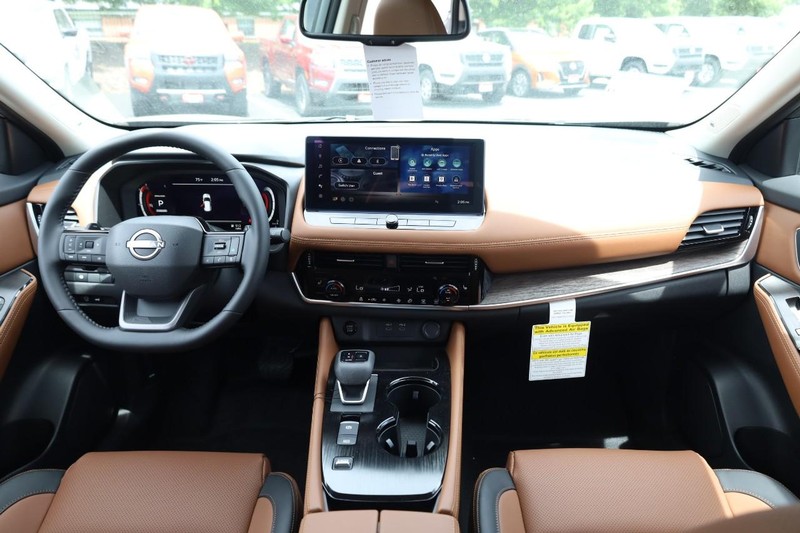 Nissan Rogue Vehicle Image 24