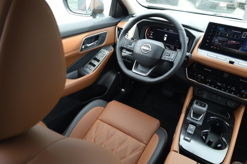 Nissan Rogue Vehicle Image 25