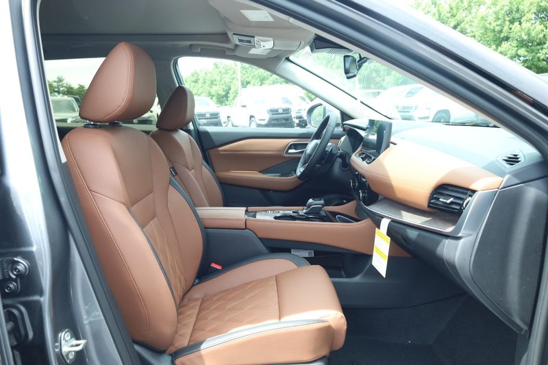 Nissan Rogue Vehicle Image 26