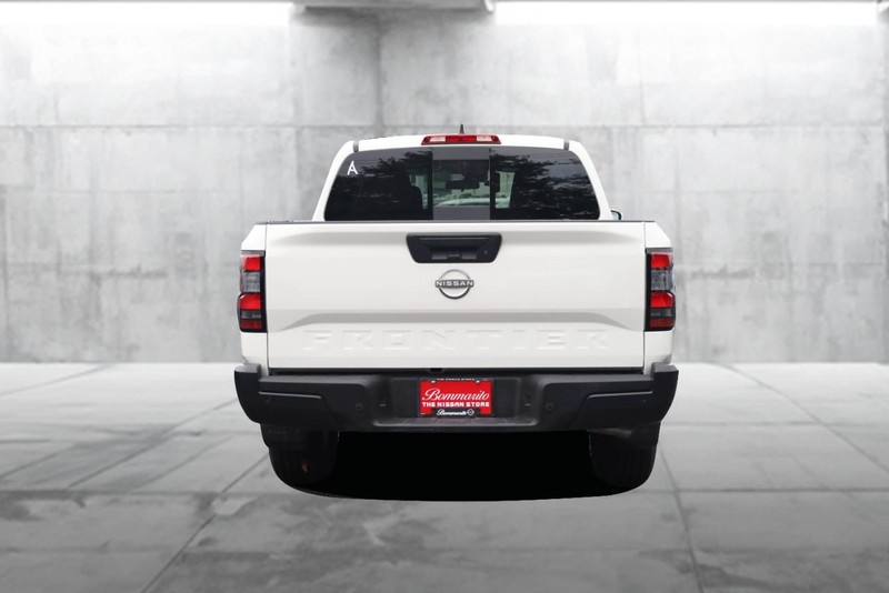Nissan Frontier Vehicle Image 06