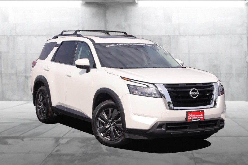 Nissan Pathfinder Vehicle Image 02