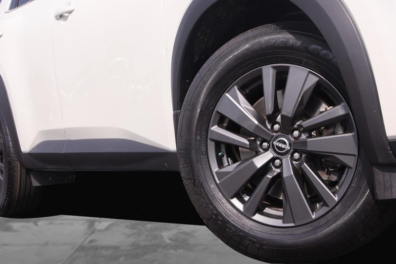 Nissan Pathfinder Vehicle Image 03