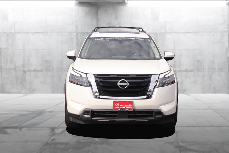 Nissan Pathfinder Vehicle Image 04