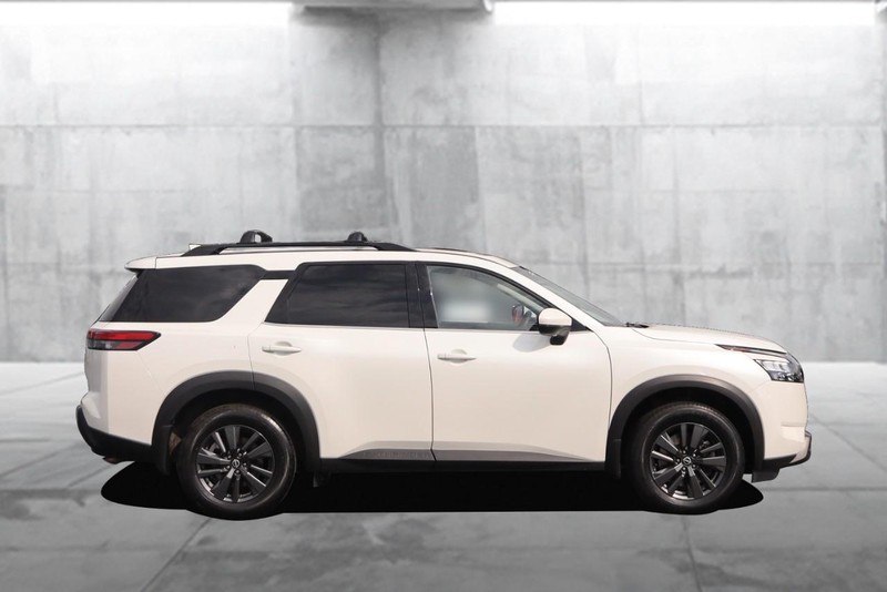 Nissan Pathfinder Vehicle Image 05