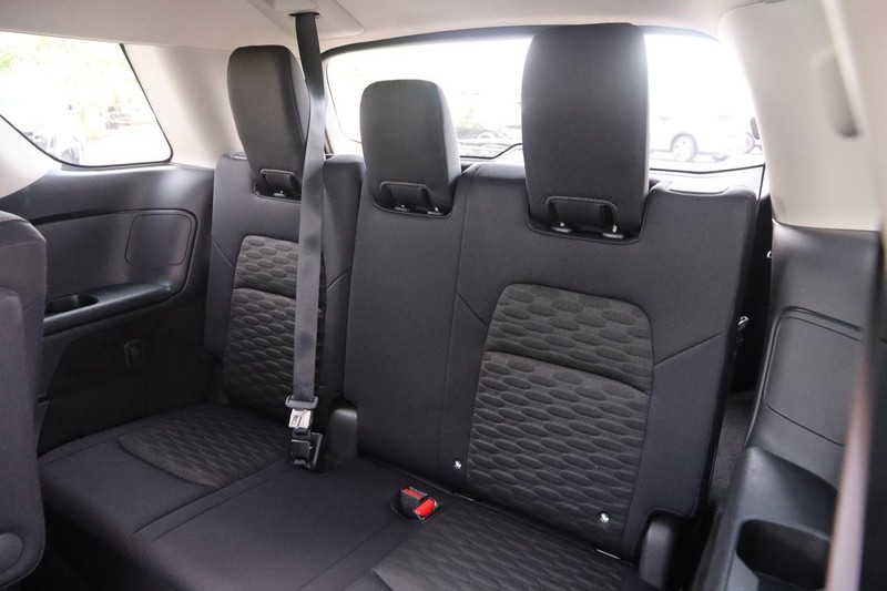 Nissan Pathfinder Vehicle Image 12