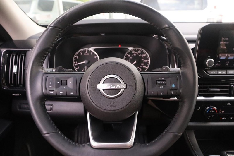 Nissan Pathfinder Vehicle Image 13