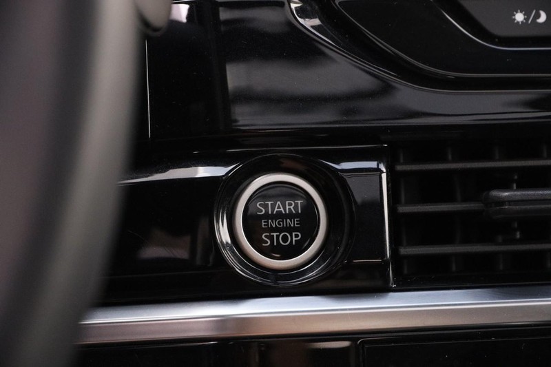 Nissan Pathfinder Vehicle Image 17