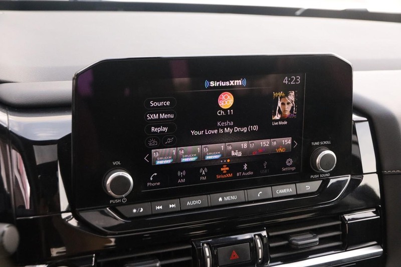 Nissan Pathfinder Vehicle Image 18
