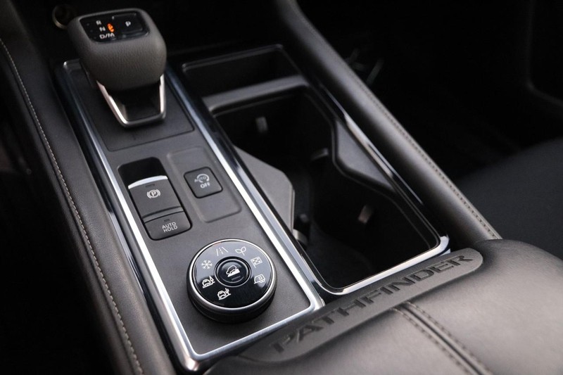 Nissan Pathfinder Vehicle Image 21