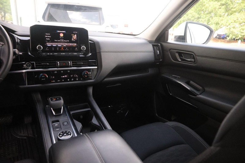 Nissan Pathfinder Vehicle Image 27