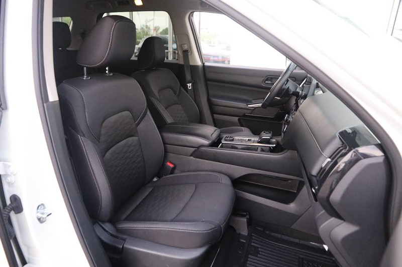 Nissan Pathfinder Vehicle Image 28