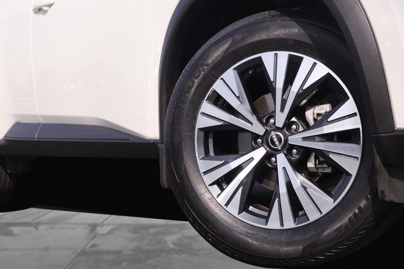 Nissan Rogue Vehicle Image 03