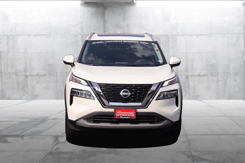 Nissan Rogue Vehicle Image 04