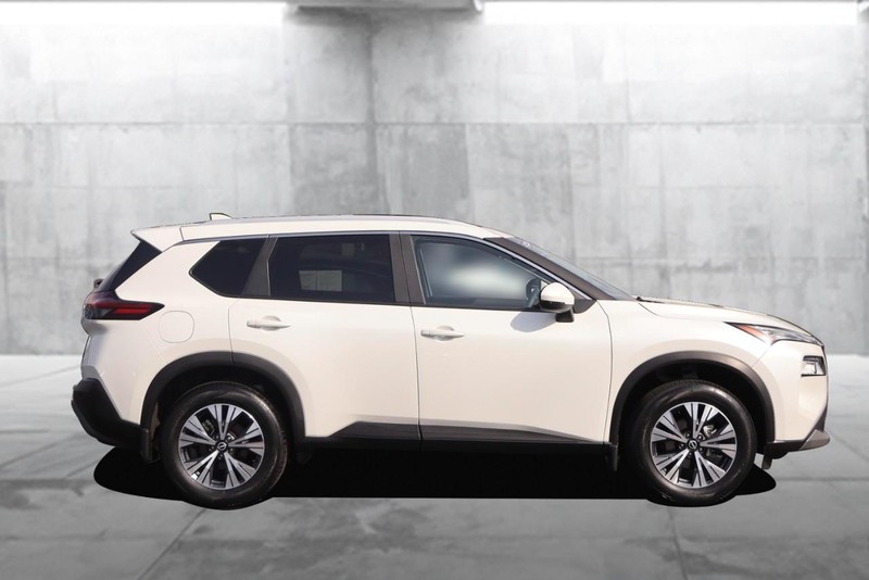 Nissan Rogue Vehicle Image 05