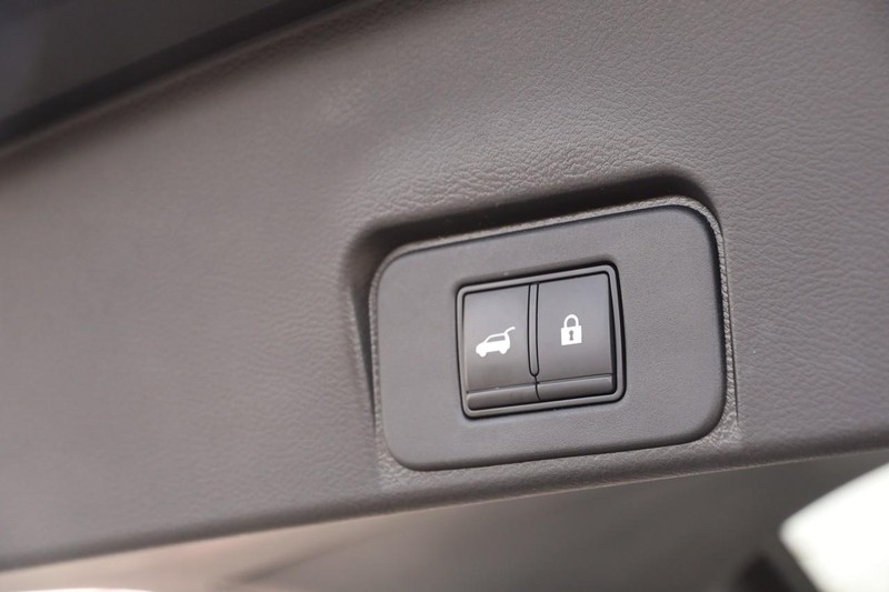 Nissan Rogue Vehicle Image 08