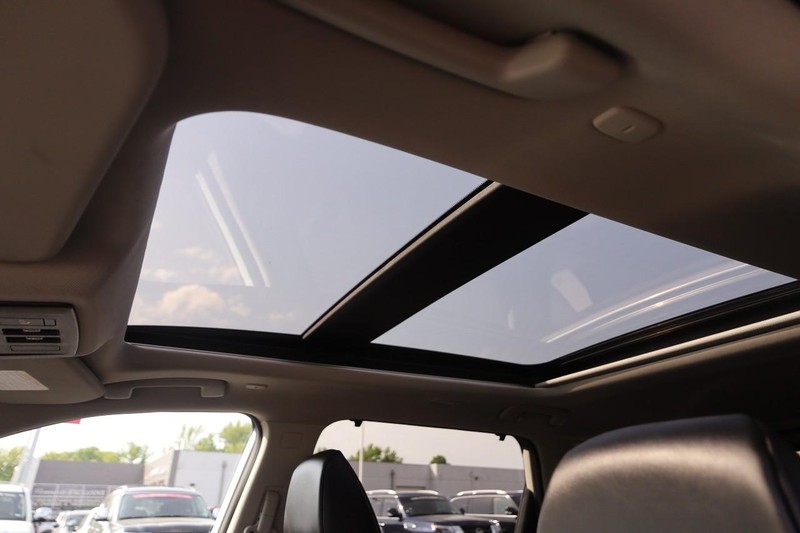 Nissan Rogue Vehicle Image 09