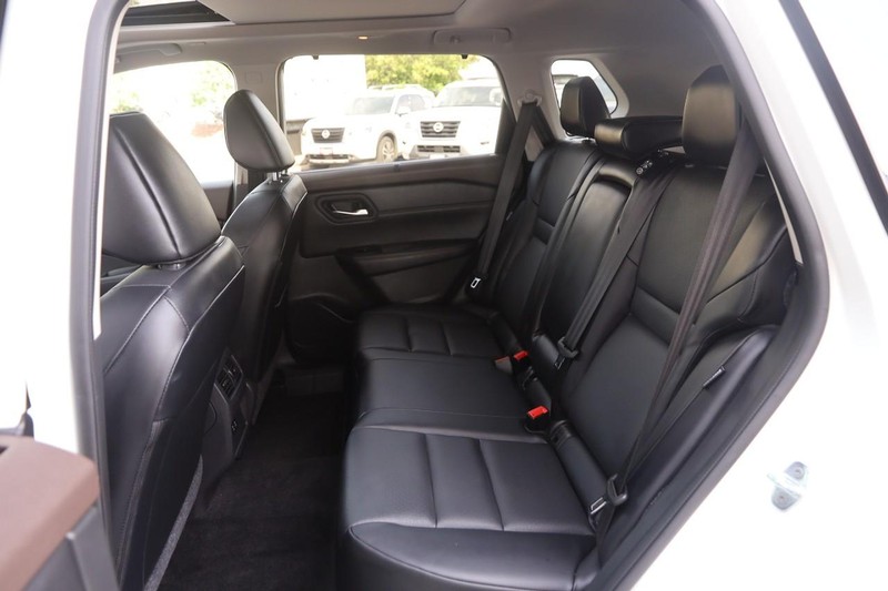 Nissan Rogue Vehicle Image 11