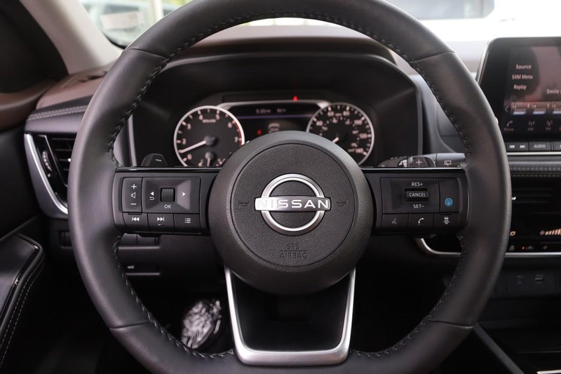 Nissan Rogue Vehicle Image 12