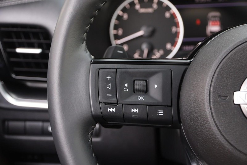 Nissan Rogue Vehicle Image 13