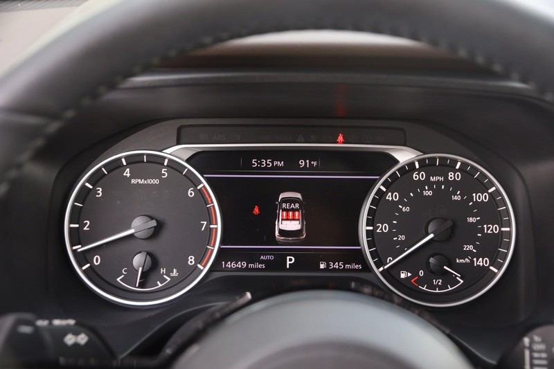 Nissan Rogue Vehicle Image 15
