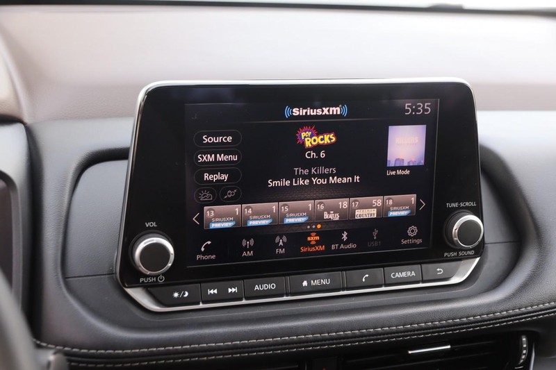 Nissan Rogue Vehicle Image 16