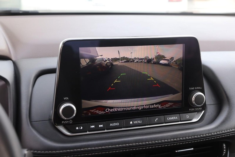 Nissan Rogue Vehicle Image 17