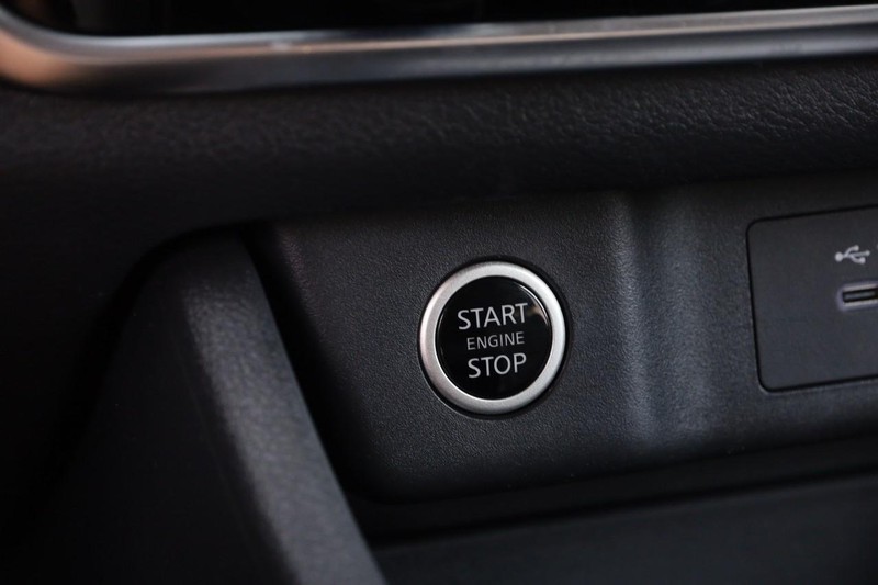 Nissan Rogue Vehicle Image 18