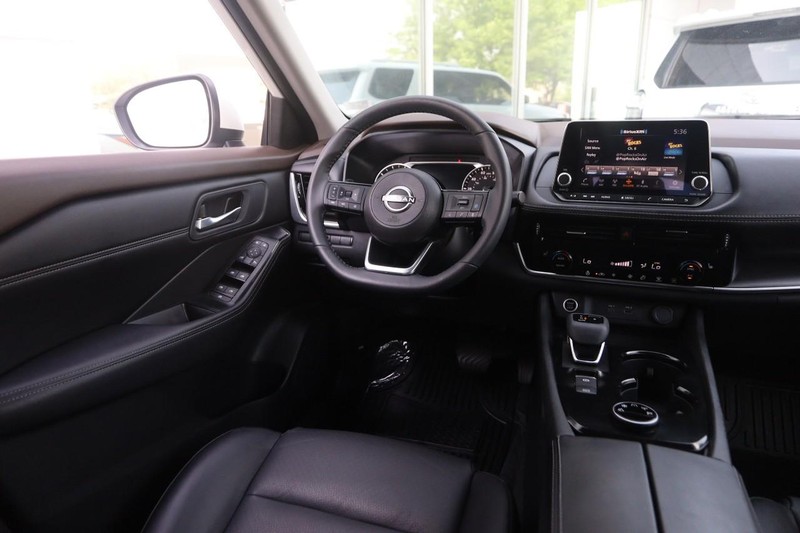 Nissan Rogue Vehicle Image 21