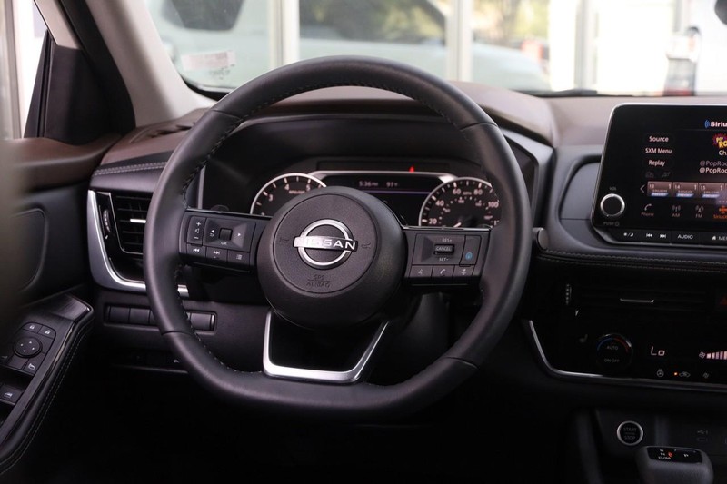 Nissan Rogue Vehicle Image 22