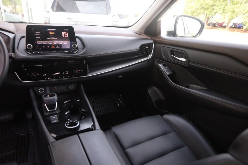 Nissan Rogue Vehicle Image 24