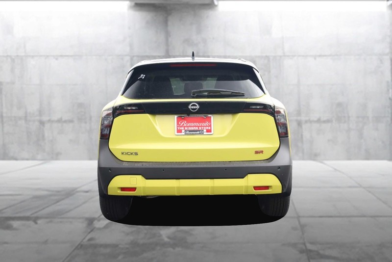 Nissan Kicks Vehicle Image 06