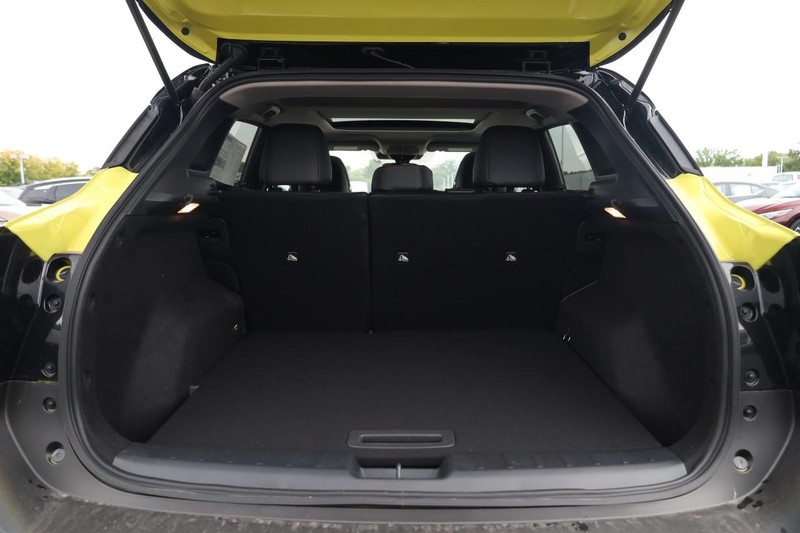 Nissan Kicks Vehicle Image 07