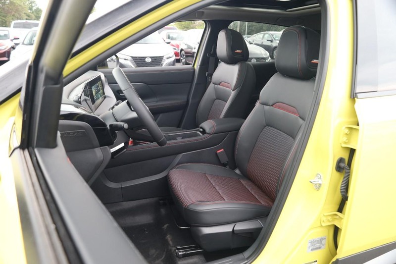 Nissan Kicks Vehicle Image 10