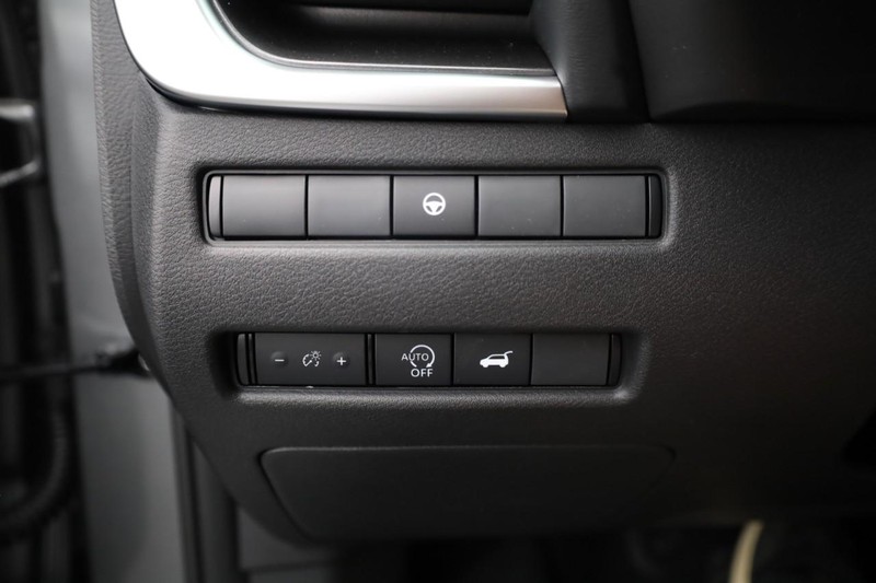 Nissan Rogue Vehicle Image 24