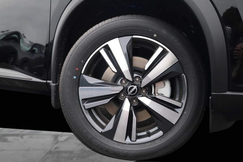 Nissan Rogue Vehicle Image 03