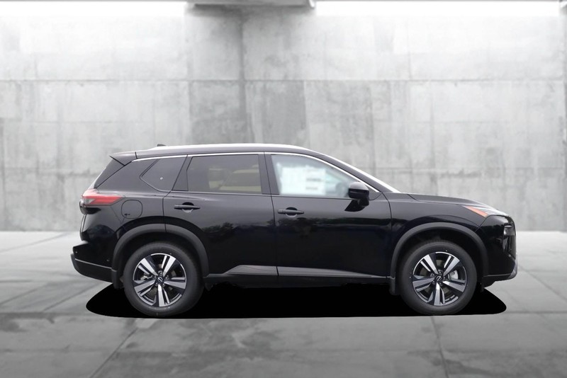 Nissan Rogue Vehicle Image 05