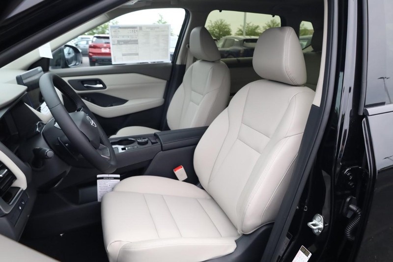 Nissan Rogue Vehicle Image 08