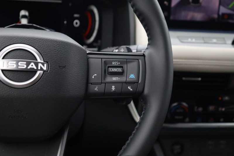Nissan Rogue Vehicle Image 11