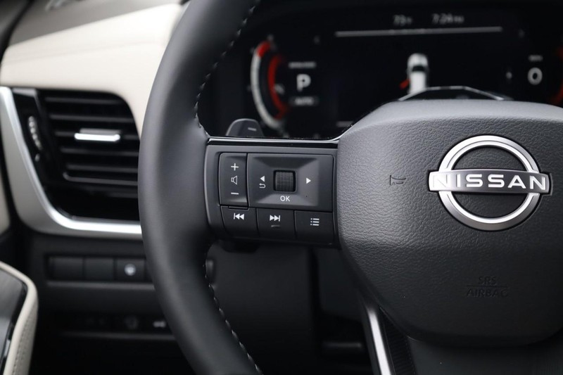Nissan Rogue Vehicle Image 12