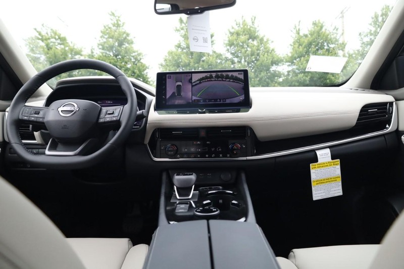 Nissan Rogue Vehicle Image 16