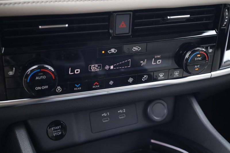 Nissan Rogue Vehicle Image 22
