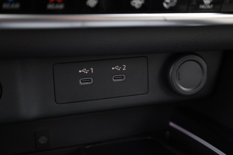Nissan Rogue Vehicle Image 23