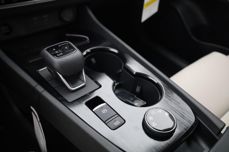 Nissan Rogue Vehicle Image 24