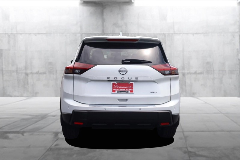 Nissan Rogue Vehicle Image 06