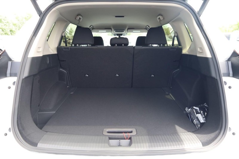 Nissan Rogue Vehicle Image 07