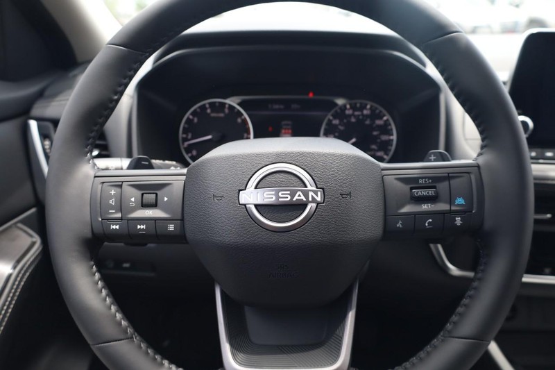 Nissan Rogue Vehicle Image 09