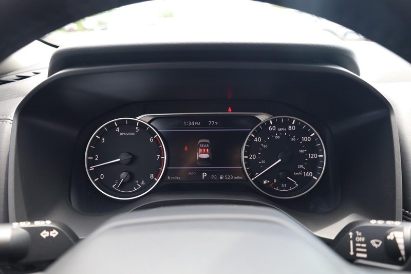 Nissan Rogue Vehicle Image 10