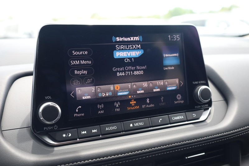Nissan Rogue Vehicle Image 12
